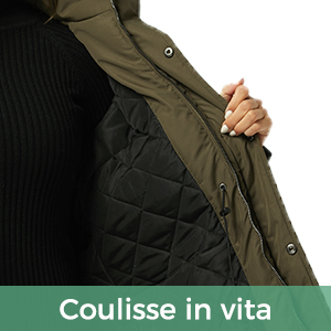 questa immagine può contenere abbigliamento, cappotto, giacca, persona umana e